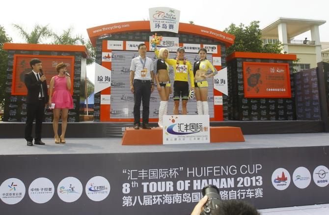 Moreno Hofland (Belkin) enjoys his time in the yellow jersey in Tour of Hainan