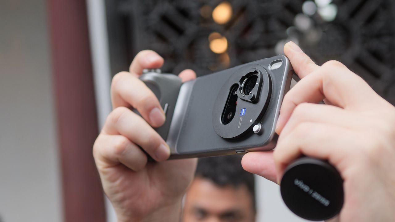 Vivo X300 Pro product shots