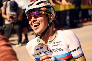 Kasia Niewiadoma wins 2023 Big Sugar Gravel in the rainbow jersey
