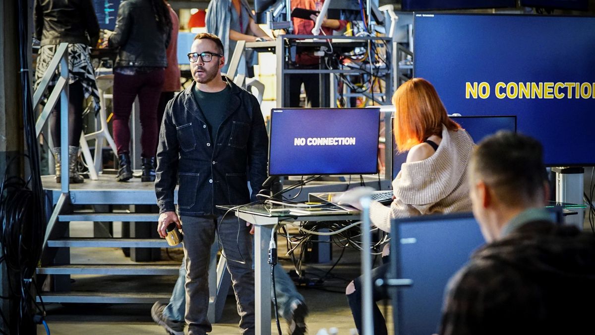 DDOS attack, a.k.a. Denial of Service attack -- Pictured: Jeremy Piven as Jeffrey Tanner. While the team is assisting the San Francisco Police Department on a tech-based murder case, a cyber-criminal attacks Sophe and cripples the platform, on CBS TV show Wisdom of the Crowd.