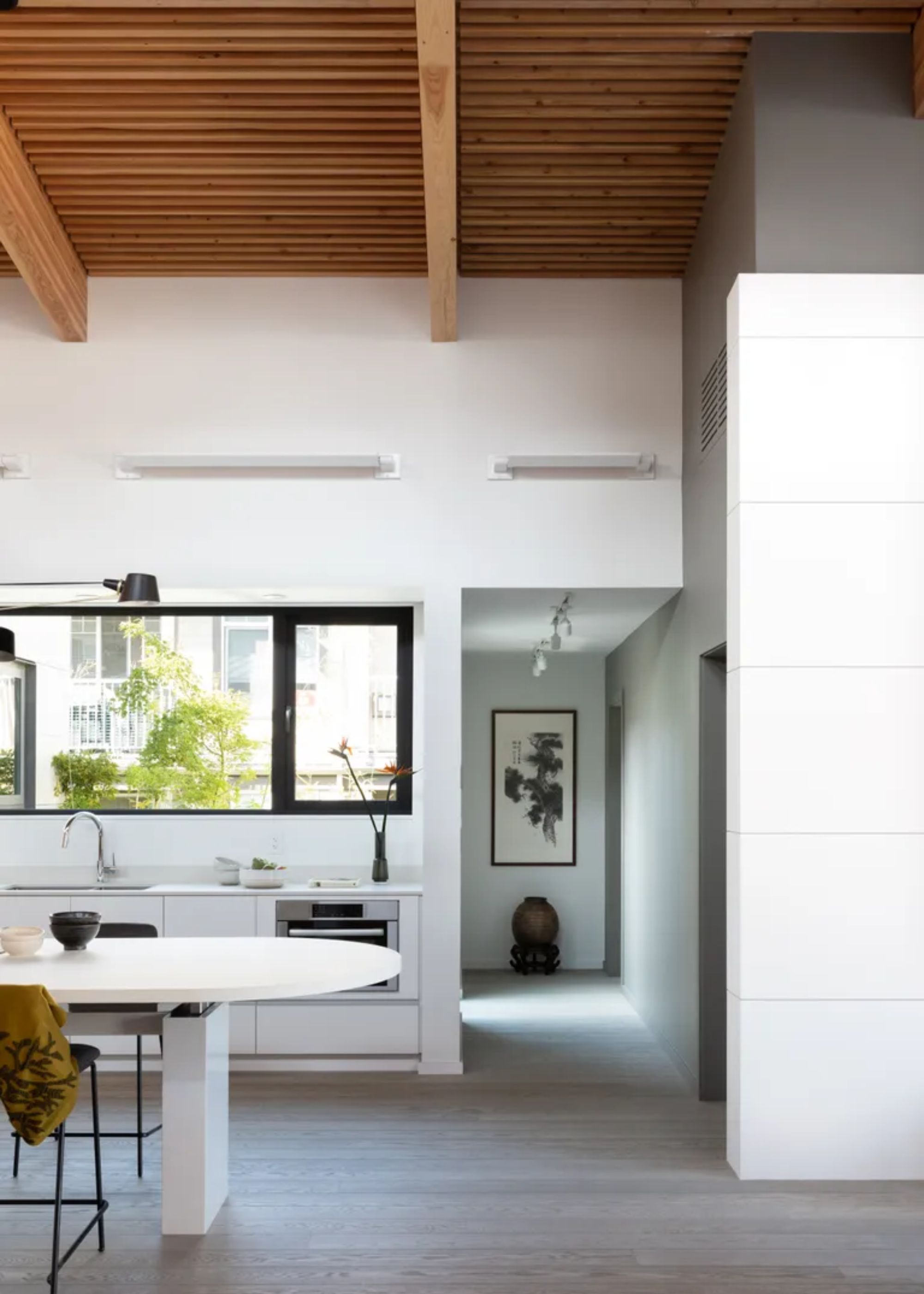 An open concept kitchen and dining room