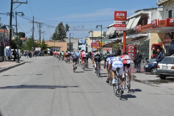 The peloton during stage 2b