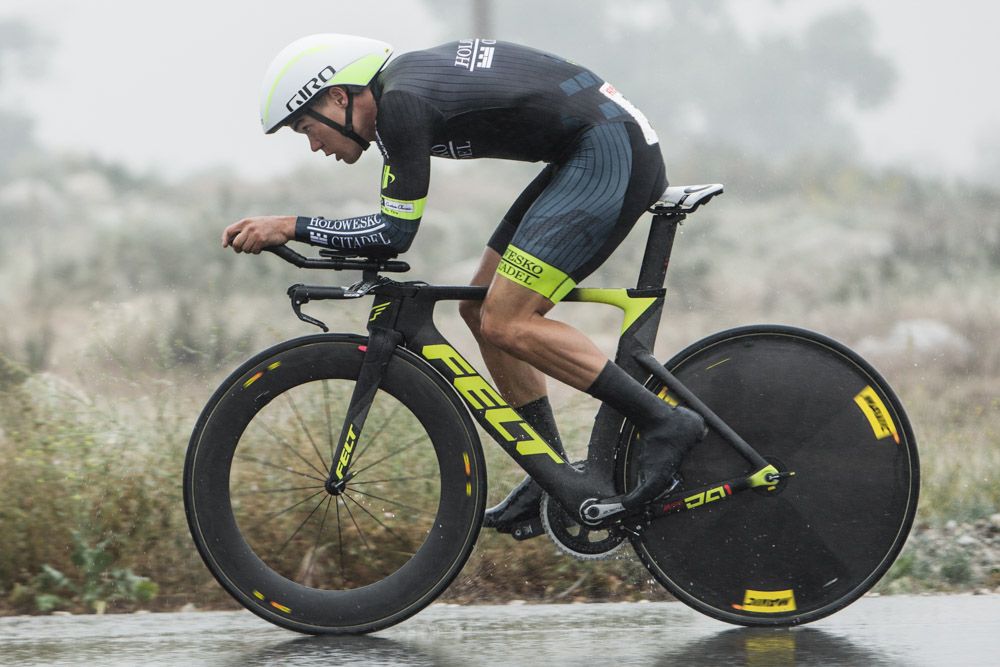 Travis McCabe (Holowesko) gets underway in the stormy weather