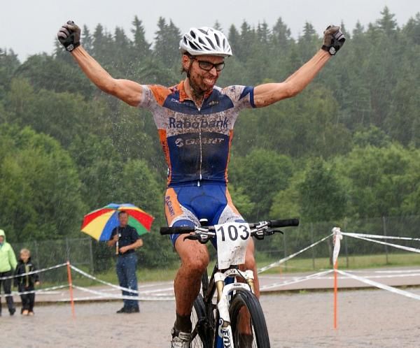 The skies opened up a heavy rainfall on the last two laps. It was a wet winner who entered the finishing straight