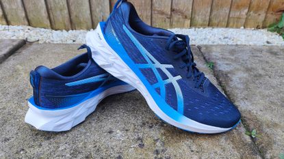 Asics Mens Novablast 4 - Blue