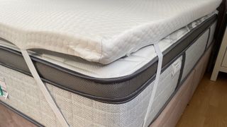 The corner straps on the Helix GlacioTex Premium Mattress Topper