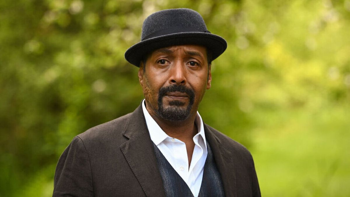 Jesse L. Martin as Alec in The Irrational&#039;s &quot;Lucky Charms&quot; episode