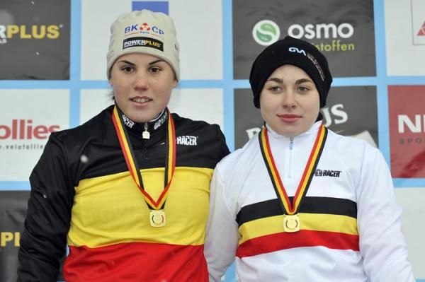 Sanne Cant shares the podium with women's youth winner Nathalie Nijns