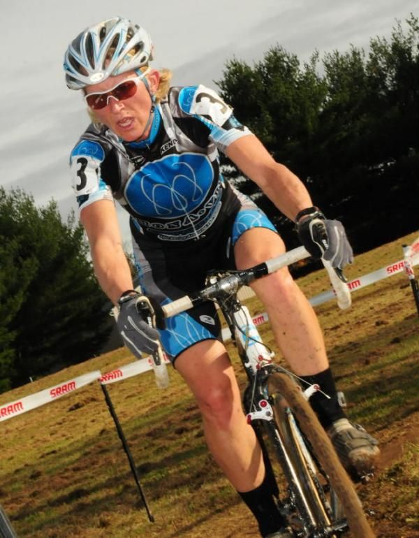 Sue Butler (MonaVie-Cannondale) right before she abandoned the race with breathing difficulties.