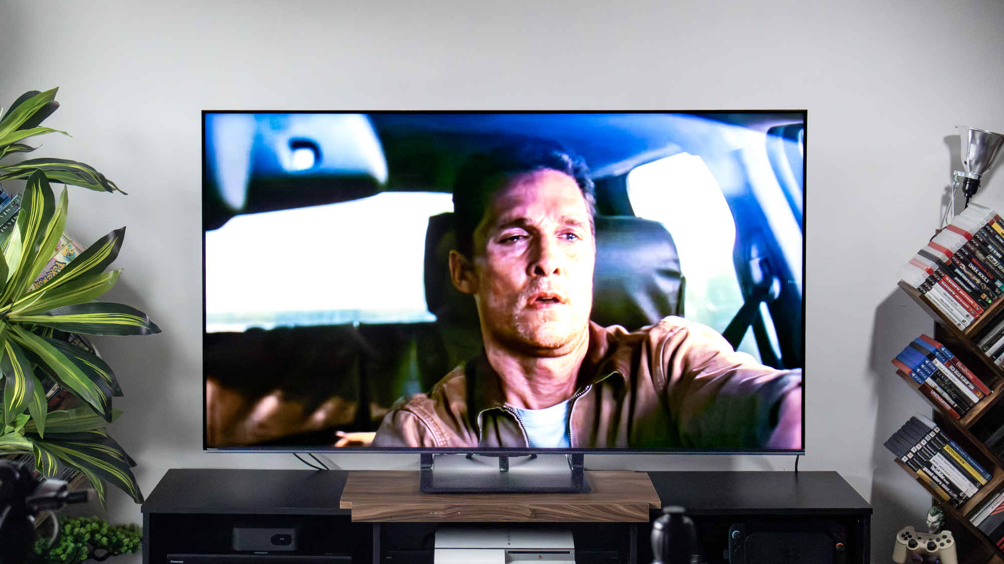 Hisense U75QG Mini-LED TV in an apartment