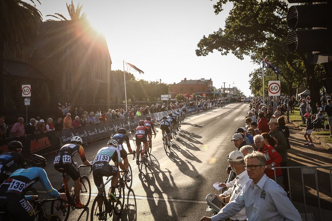 The sun sets just as the men's race hots up