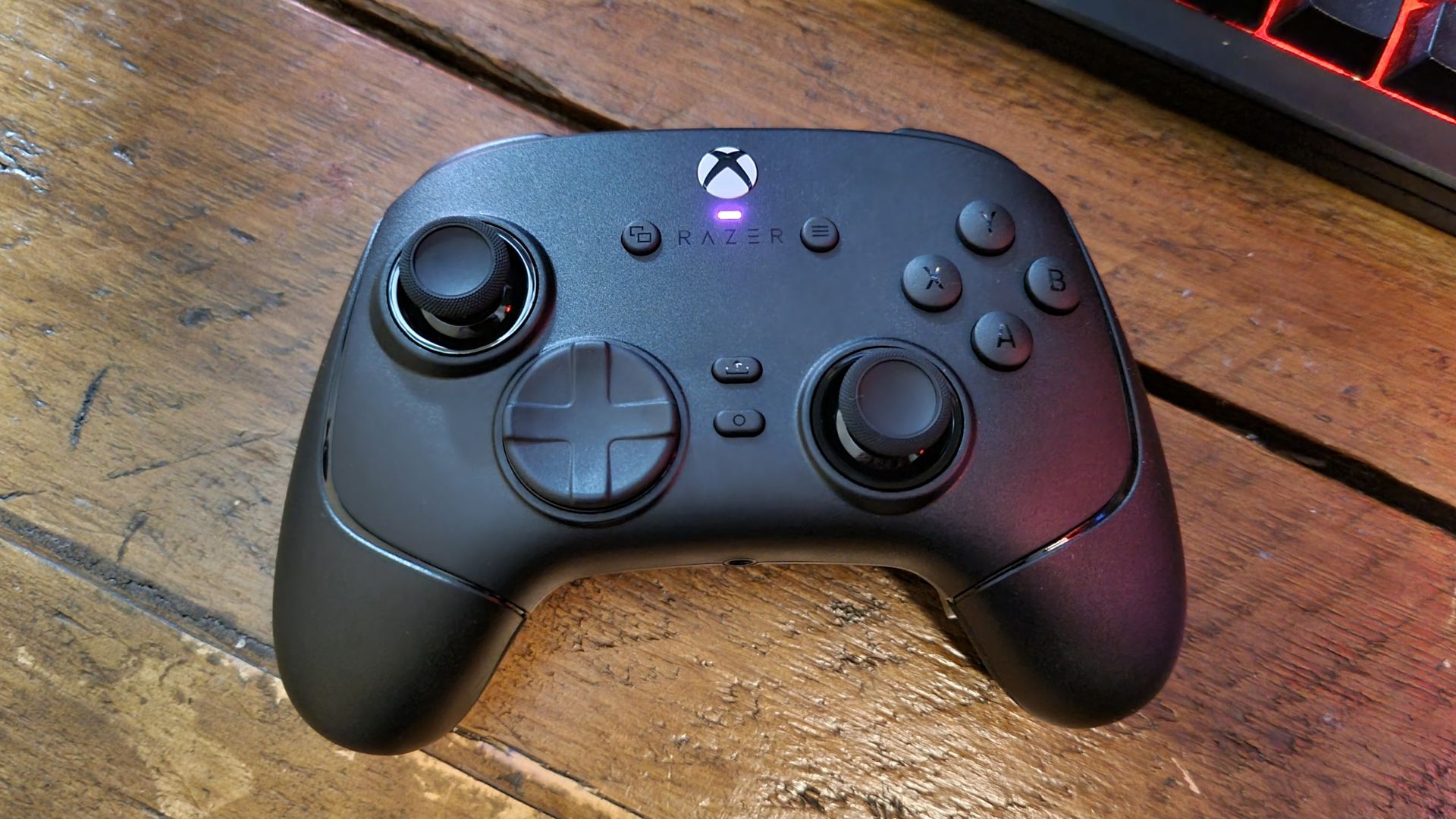 Close ups of the various controls on the Razer Wolverine V4 Pro
