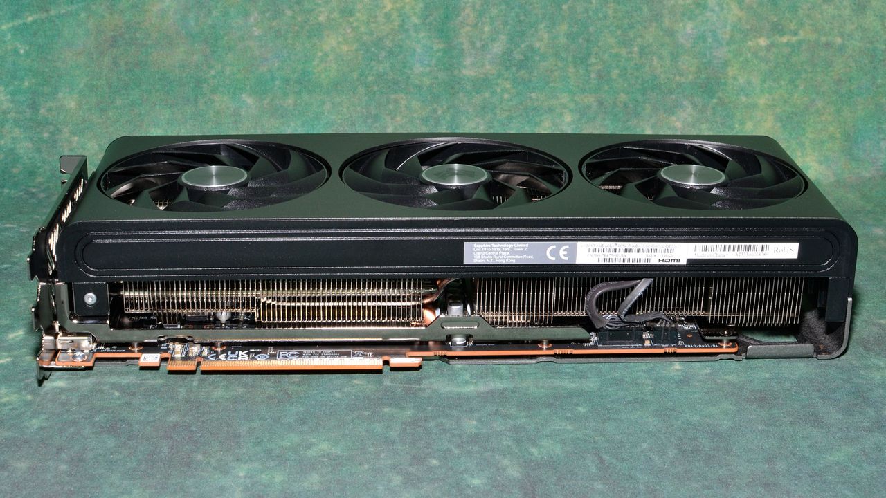 Sapphire RX 7800 XT Nitro+ charts and images