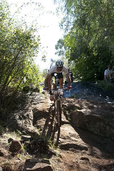 Tasmanian Sid Taberlay, now based in the USA, descends a technical and difficult section of the cross country course on Mt.Major.