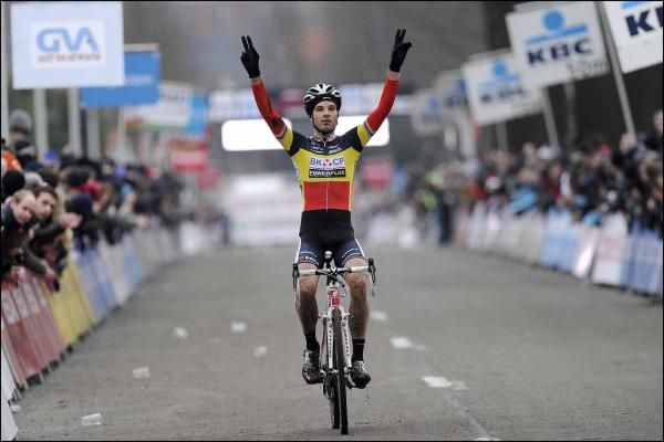 Niels Albert (BKCP-Powerplus) takes the win.