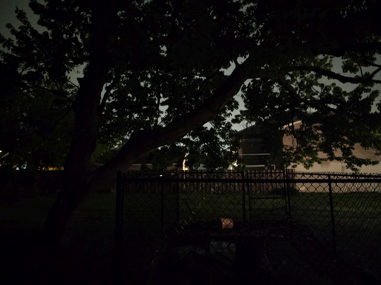 Motorola Razr Ultra 2025 low light sample.