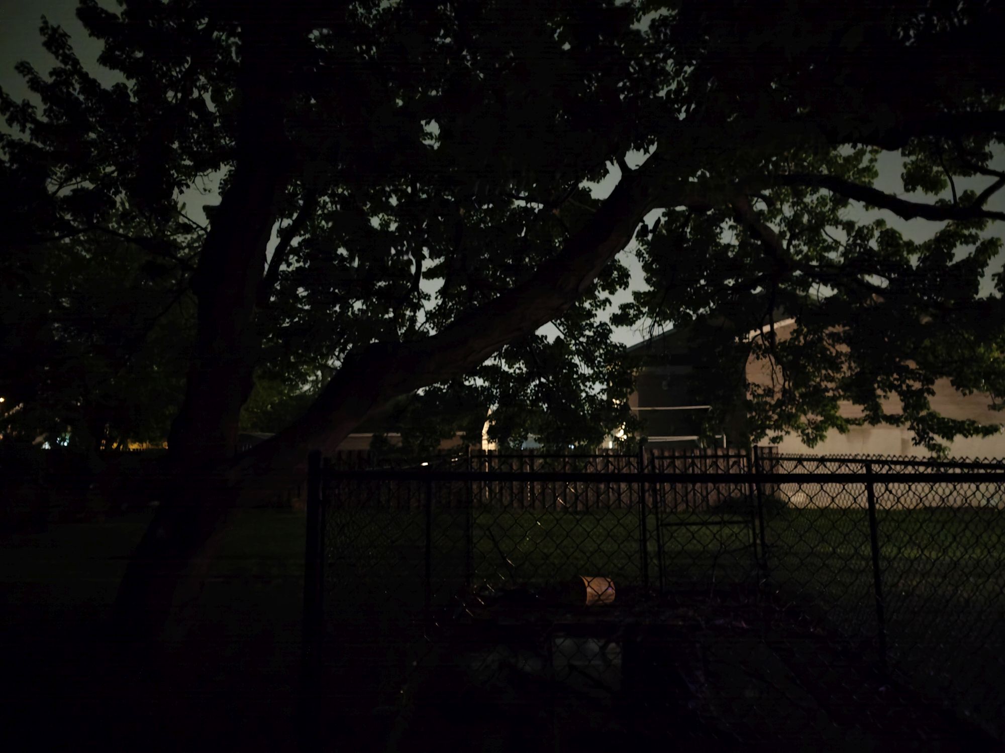 Motorola Razr Ultra 2025 low light sample.