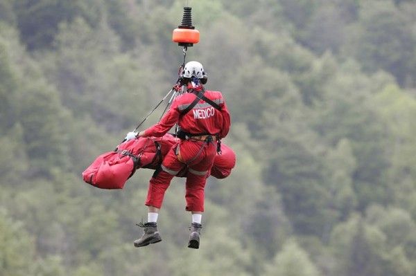 Pedro Horrillo (Rabobank) airlifted out after his crash.