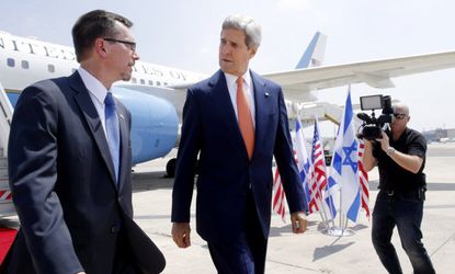 Kerry arrives in Tel Aviv