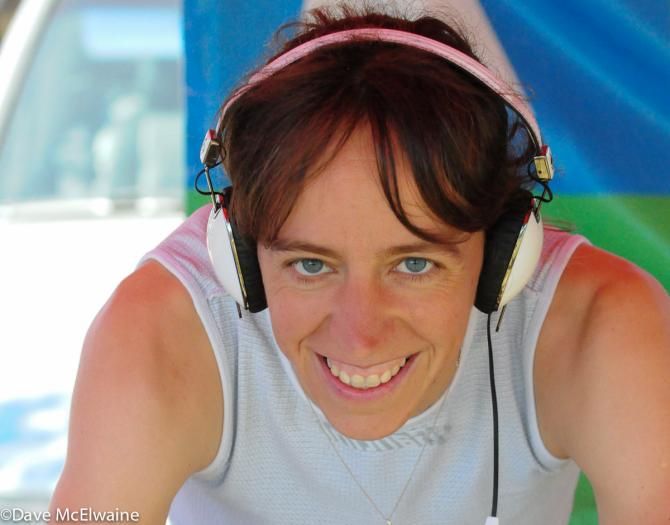 Helen Wyman (Kona Factory Racing) warming up with her music