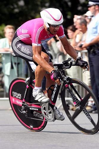 Serguei Gonchar (T-Mobile) takes a corner