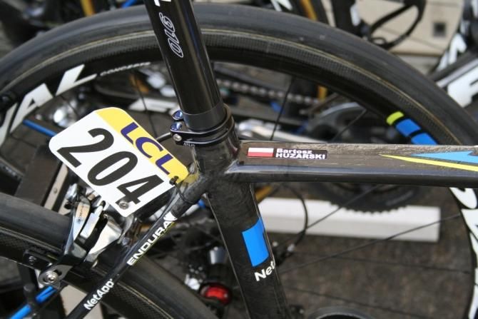 One race number, one stainless steel twist and one cable tie  job done. No nonsense at NetApp Endura