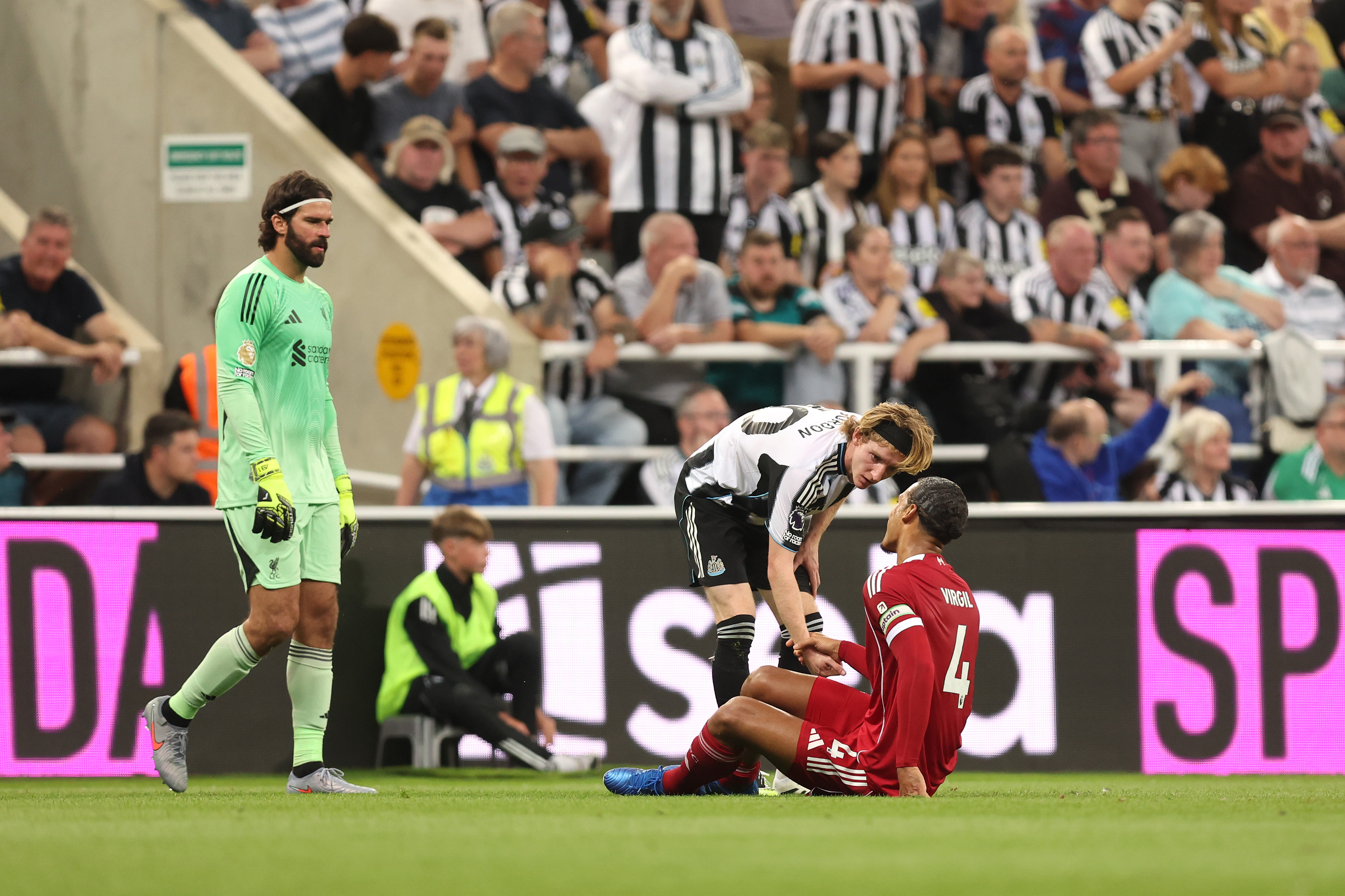 Anthony Gordon is sent off for a challenge on Virgil van Dijk
