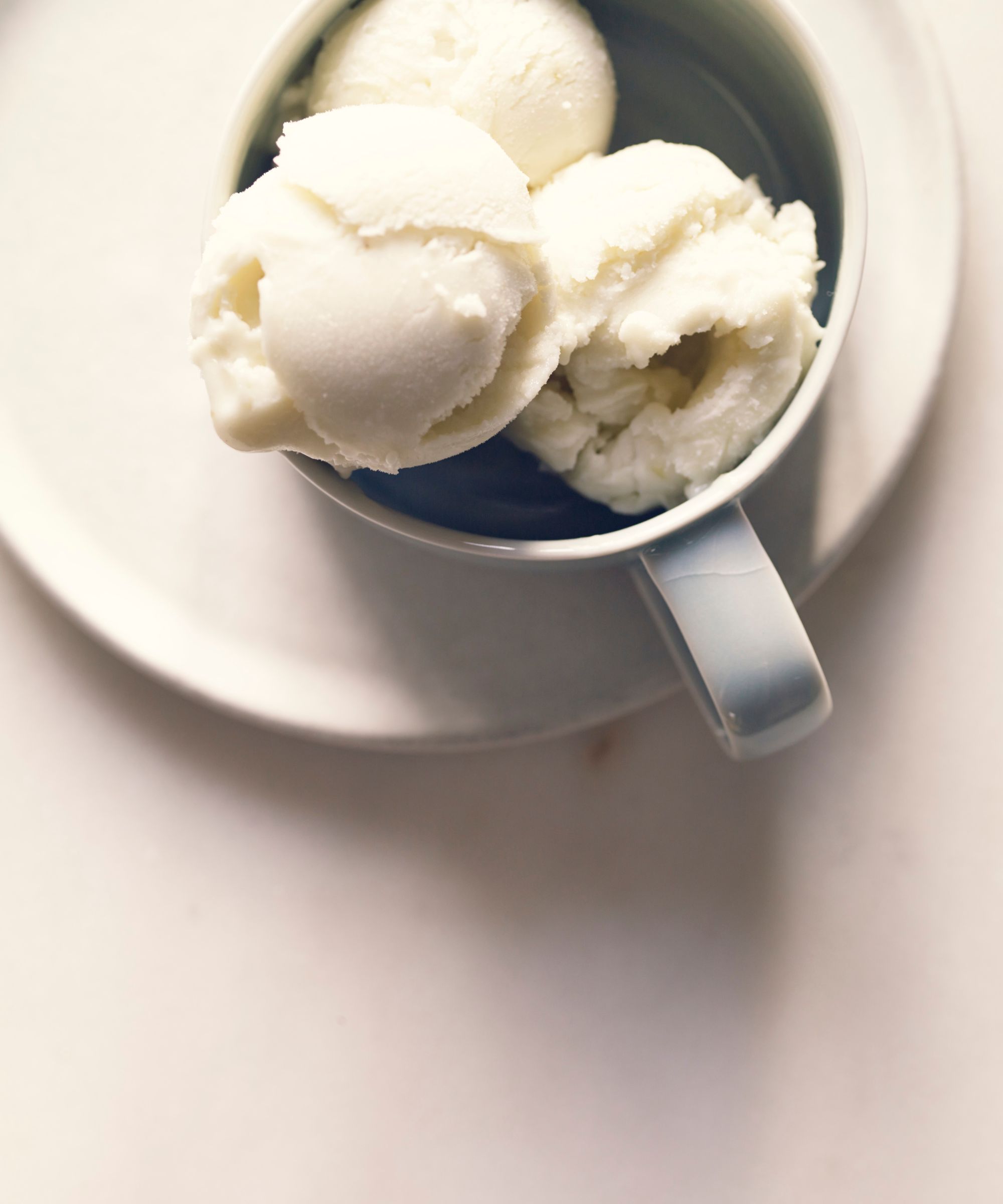 Gooseberry and elderflower frozen yogurt in a cup