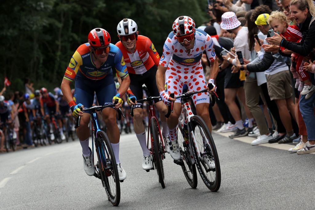 Lidl-Trek&rsquo;s Mads Pedersen and Mattias Skjelmose gave a slow leadout for Giulio Ciccone to grap the lost KOM point of the day
