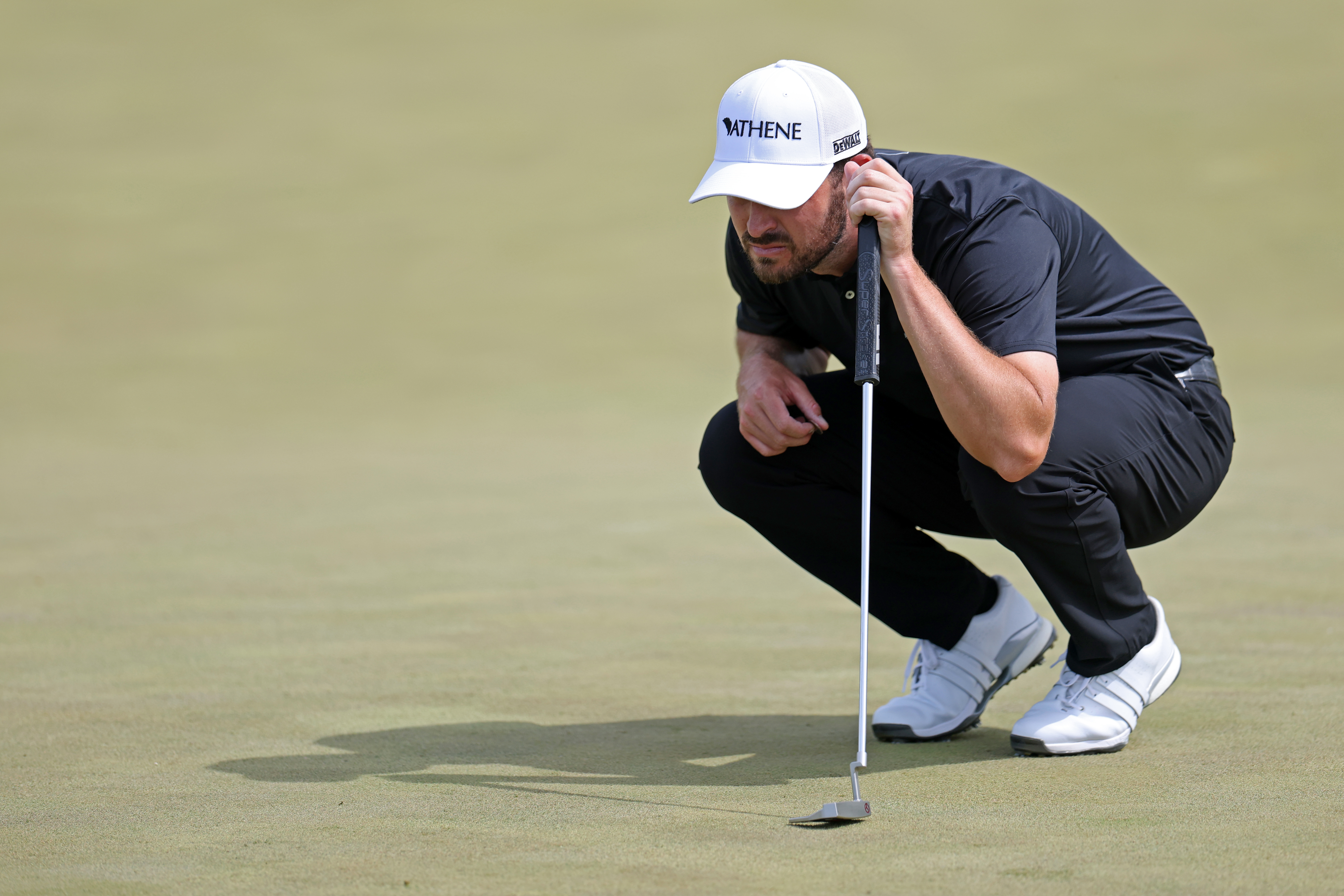 Patrick Cantlay lines up a putt