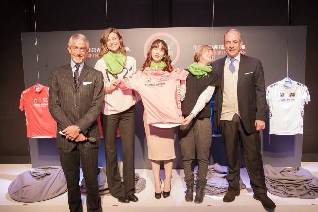RCS Sport president Raimondo Zamaboni and the editor of Gazzetta dello Sport Andrea Monti pose with Oxfam testimonials and the new pink jersey