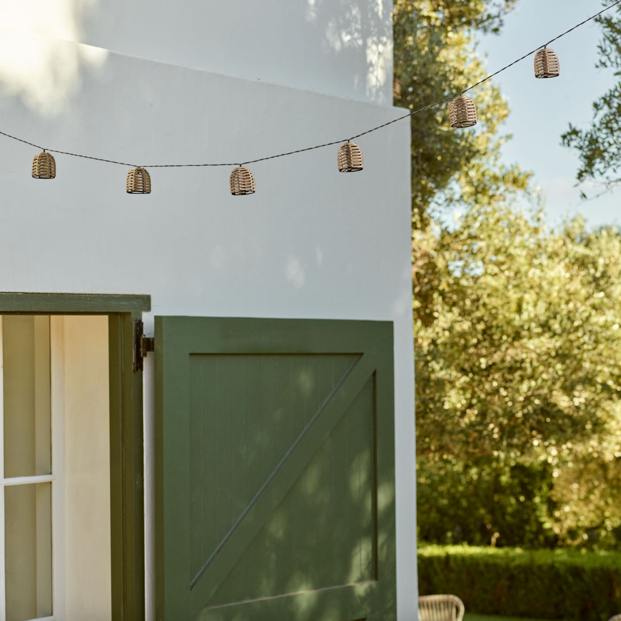 Solar string lights in black with wicker design
