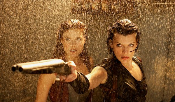 Milla Jovovich e Ali Larter nas filmagens de Resident Evil: The Final  Chapter