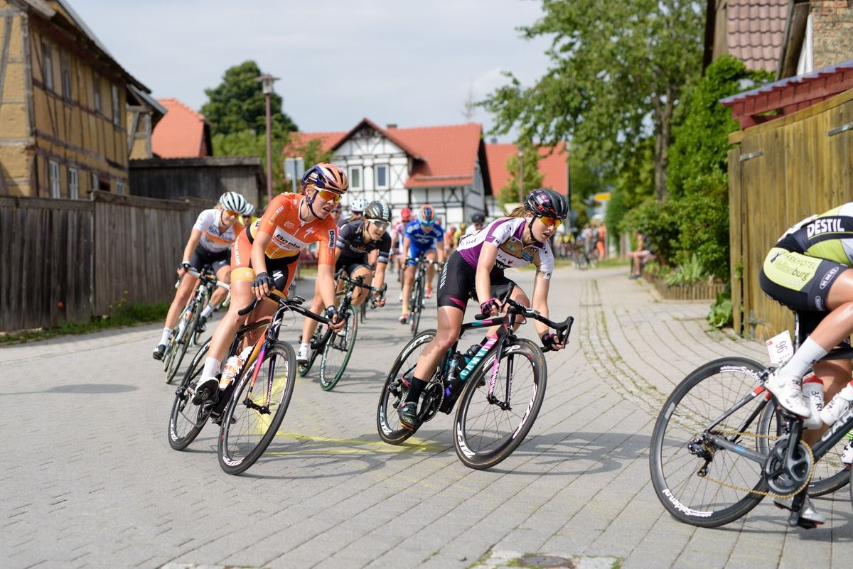 Romy Kasper and Alexis Ryan navigate the narrow streets at Thuringen Rundfarht 2016 - Stage 2