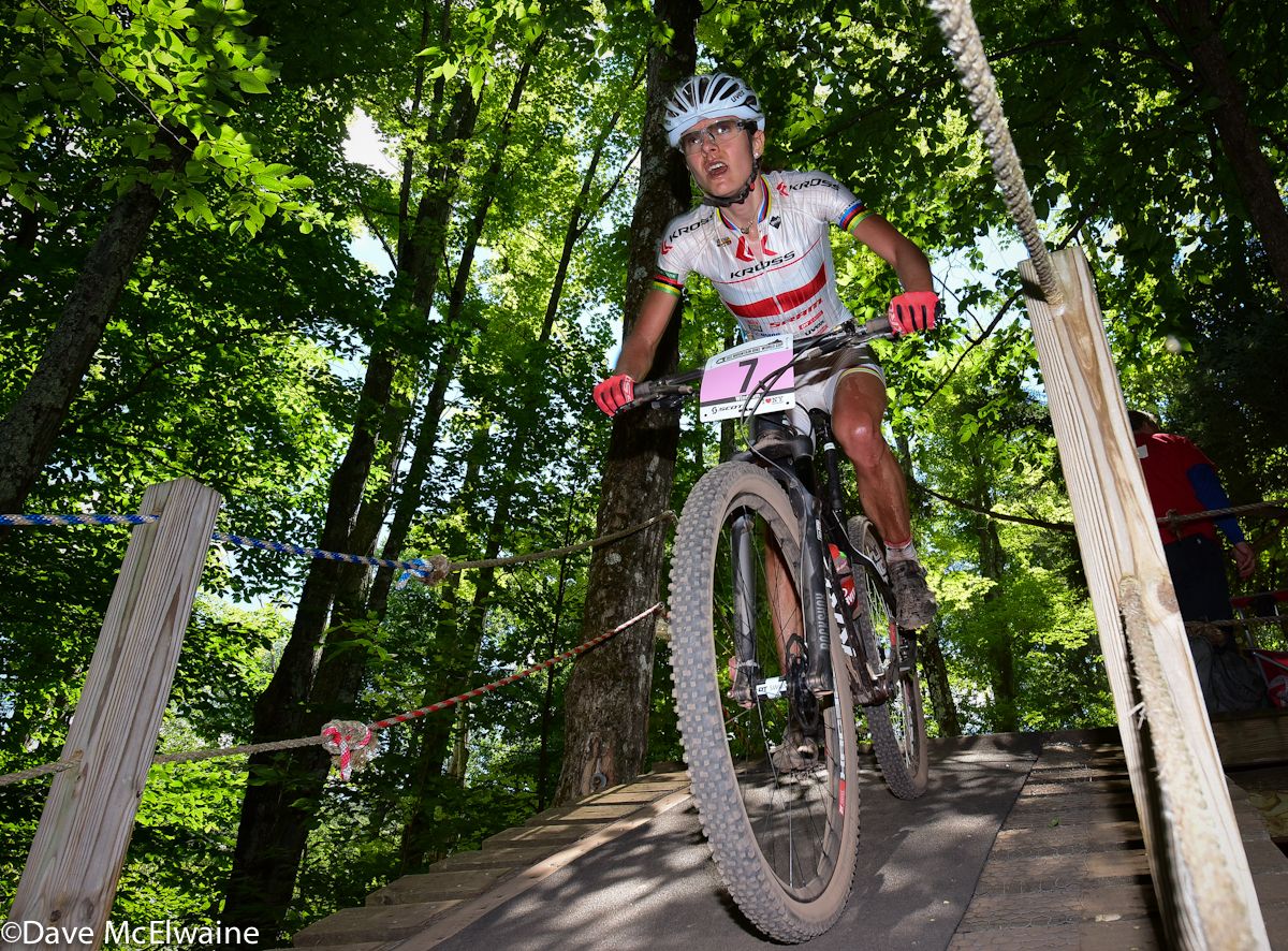 Maja Wloszczowska (Kross Racing Team) riding the top ten on lap two