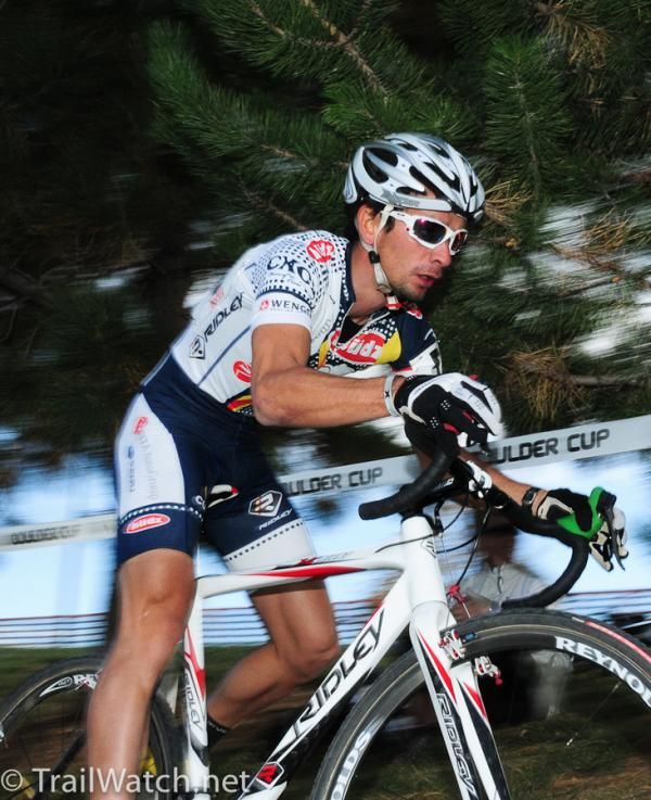 Davide Frattini (Hudz-Subaru) racing with the leaders on lap one.