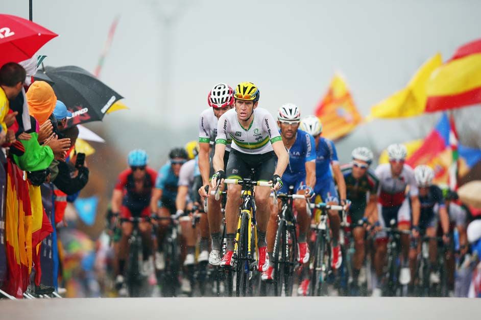 Rory Sutherland leads the peloton during the 2014 road race