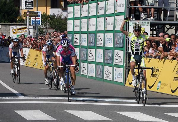 Giovanni Visconti (ISD) won a seven-man sprint to claim victory in the Coppa Agostoni.