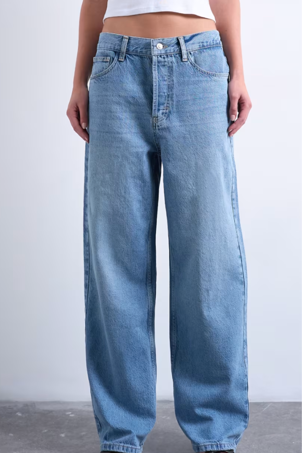 Topshop Column Mid Rise Low Slung Jean in Bleach