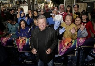 Willian Shatner poses with fans at the premier of "Star Trek: Discovery."