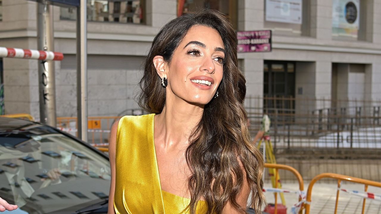 Amal Clooney wearing Pillow Talk 