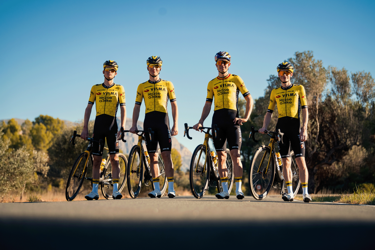 Van Aert, Kuss, Vingegaard and Kooij present the new Visma-Lease a Bike kit