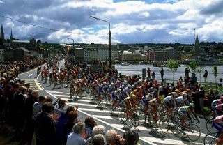 The 1998 Tour de France on the road to Cork