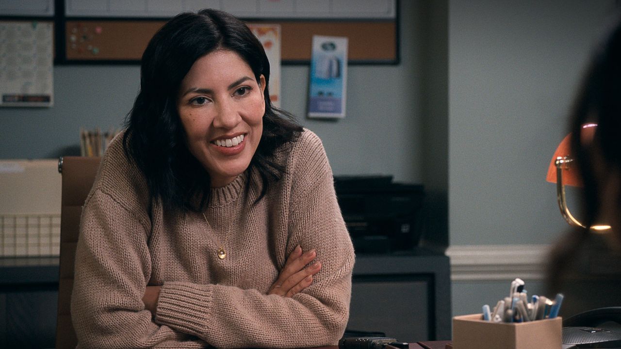 Didi (Stephanie Beatriz) in a scene from "A Man on the Inside" season 2
