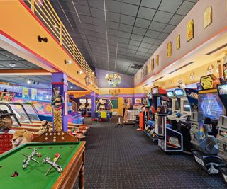 Arcade in the Yankee Candle Founder Estate