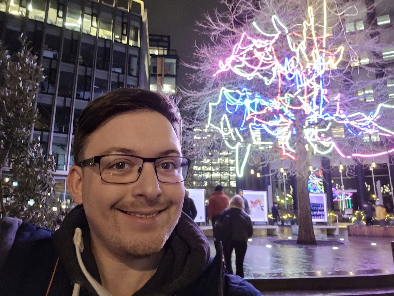 Galaxy S24 Ultra vs. iPhone 15 Pro Max: nighttime selfie.