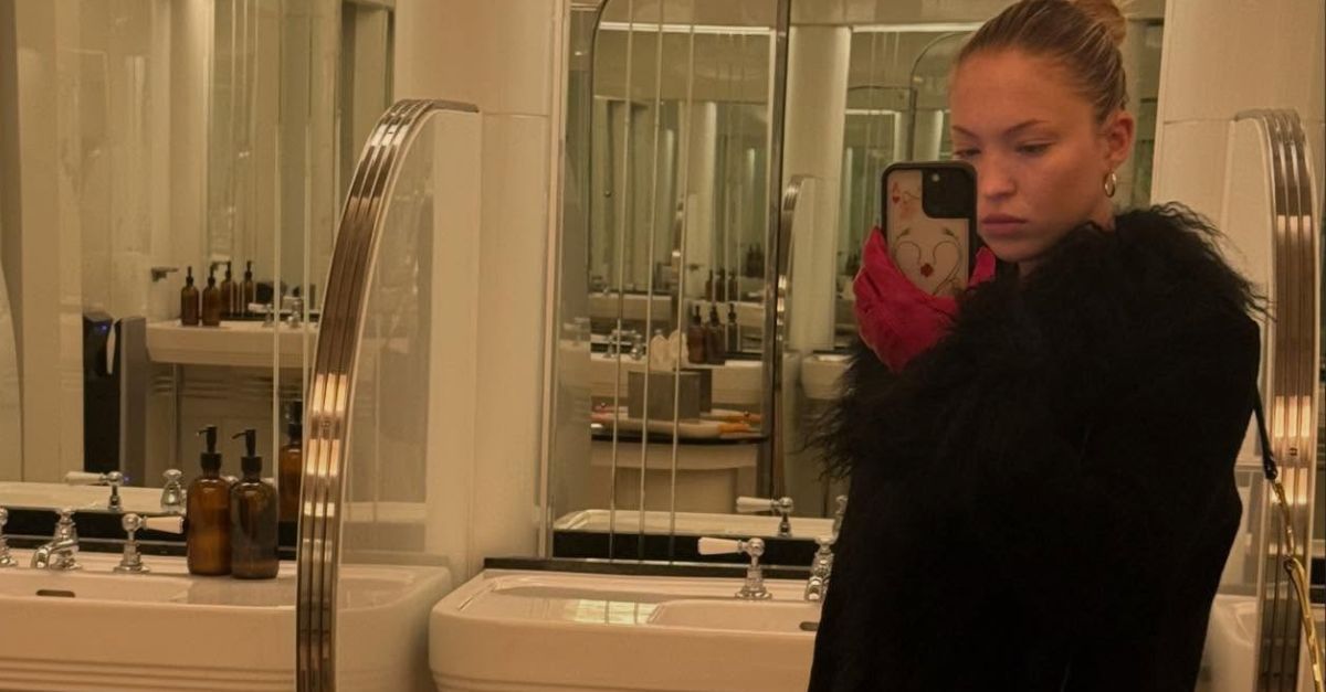 Sorry, Pointed-Toes—This is the “Dated” Shoe Trend Lila and Alexa Are Wearing With Their Denim Instead
