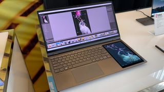 Ein Lenovo ThinkBook Plus Gen 3 mit Adobe Lightroom