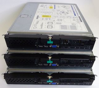 The MFS5000SI Compute Modules are blade-like servers that contain the CPUs, memory, chipsets and networking components. Storage is handled by the built-in SAN next to the Compute Modules.