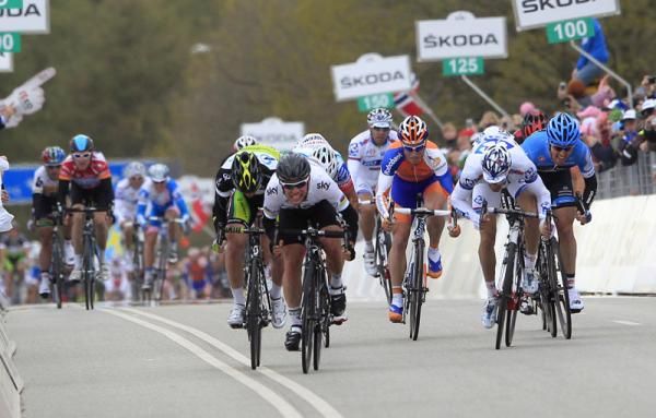 Mark Cavendish (Team Sky) heads for the line on stage 2 of the Giro d'Italia